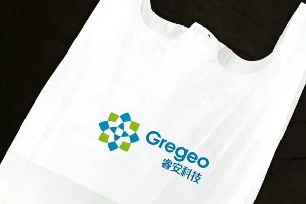 为什么睿安集团选择推广全生物降解塑料袋？从PBAT材料到绿色包装长期布局